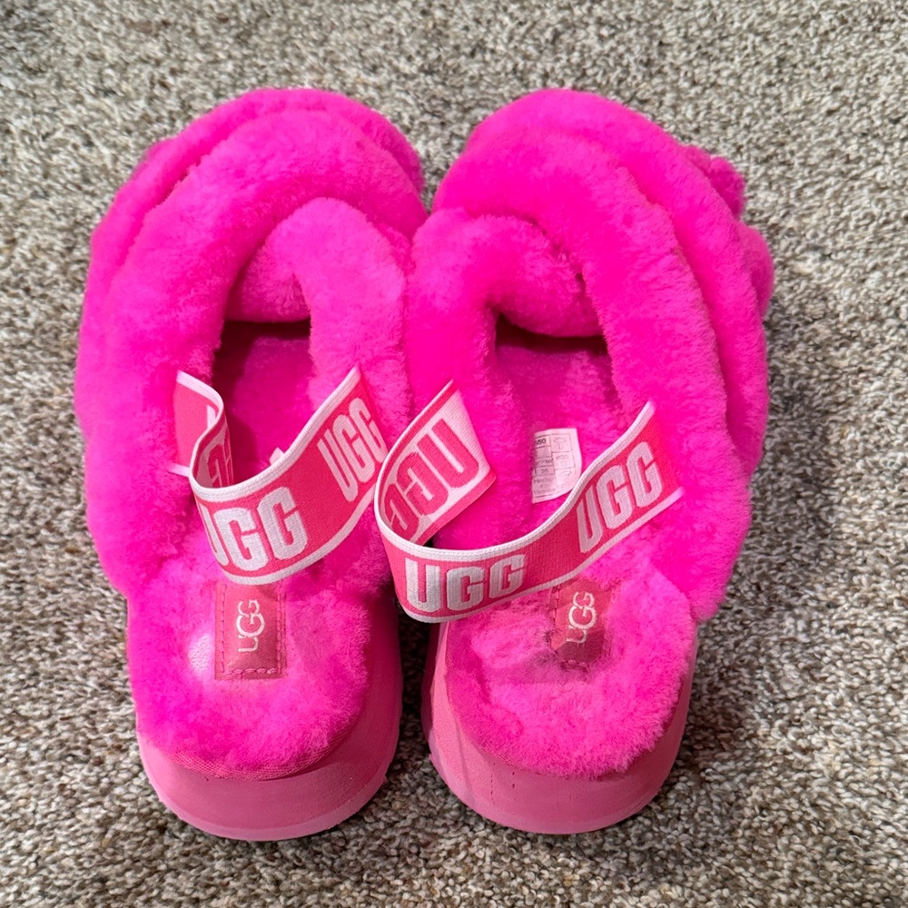 UGG Pink Fluffy crossover slippers - Picture 2 of 3